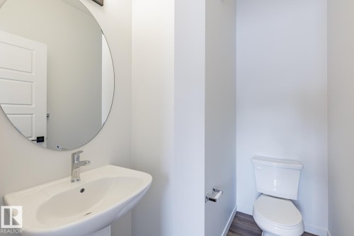 6237 175A Avenue, Edmonton, AB - Indoor Photo Showing Bathroom