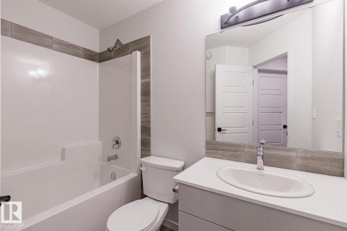 6237 175A Avenue, Edmonton, AB - Indoor Photo Showing Bathroom