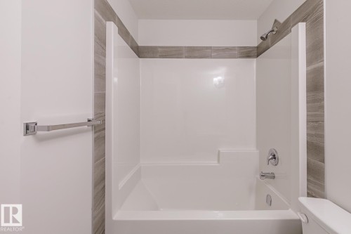 6237 175A Avenue, Edmonton, AB - Indoor Photo Showing Bathroom