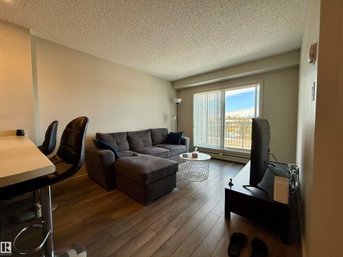 405 142 Ebbers Boulevard, Edmonton, AB - Indoor Photo Showing Living Room
