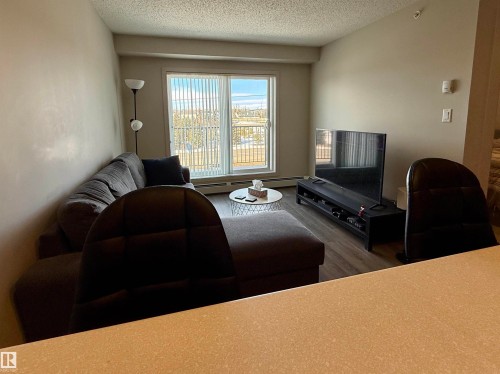 405 142 Ebbers Boulevard, Edmonton, AB - Indoor Photo Showing Living Room