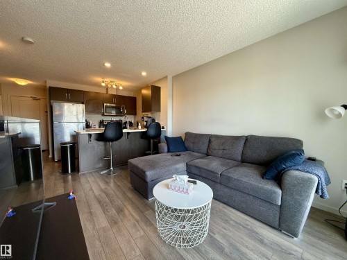 405 142 Ebbers Boulevard, Edmonton, AB - Indoor Photo Showing Living Room