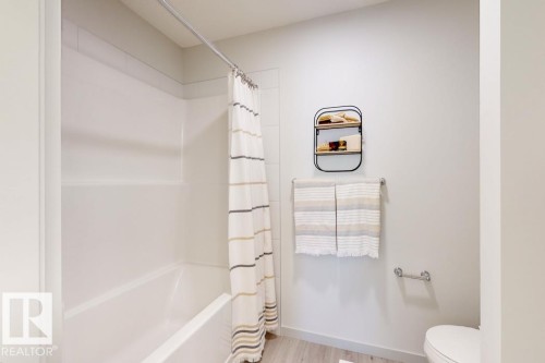 8636 183 Avenue, Edmonton, AB - Indoor Photo Showing Bathroom
