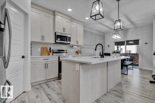 3024 200 Street, Edmonton, AB - Indoor Photo Showing Kitchen With Upgraded Kitchen