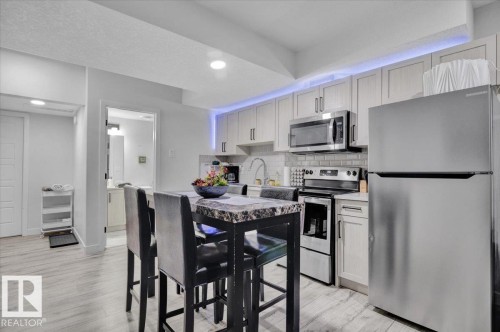 3024 200 Street, Edmonton, AB - Indoor Photo Showing Kitchen