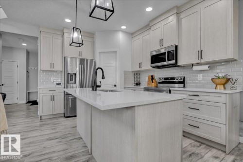 3024 200 Street, Edmonton, AB - Indoor Photo Showing Kitchen With Upgraded Kitchen