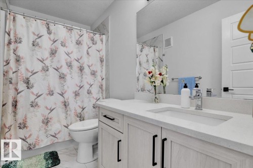 3024 200 Street, Edmonton, AB - Indoor Photo Showing Bathroom