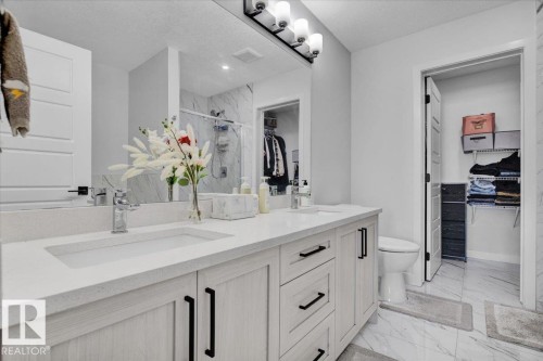 3024 200 Street, Edmonton, AB - Indoor Photo Showing Bathroom
