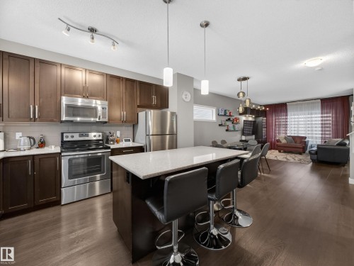 728 Secord Boulevard, Edmonton, AB - Indoor Photo Showing Kitchen With Stainless Steel Kitchen With Upgraded Kitchen