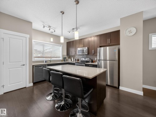 728 Secord Boulevard, Edmonton, AB - Indoor Photo Showing Kitchen With Stainless Steel Kitchen With Upgraded Kitchen