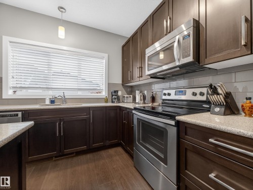 728 Secord Boulevard, Edmonton, AB - Indoor Photo Showing Kitchen With Stainless Steel Kitchen