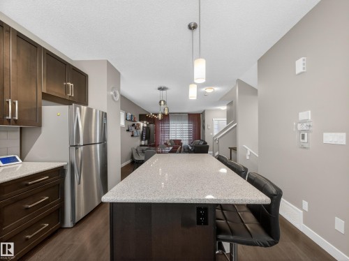 728 Secord Boulevard, Edmonton, AB - Indoor Photo Showing Kitchen