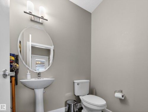 728 Secord Boulevard, Edmonton, AB - Indoor Photo Showing Bathroom