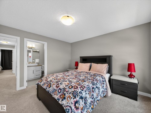 728 Secord Boulevard, Edmonton, AB - Indoor Photo Showing Bedroom