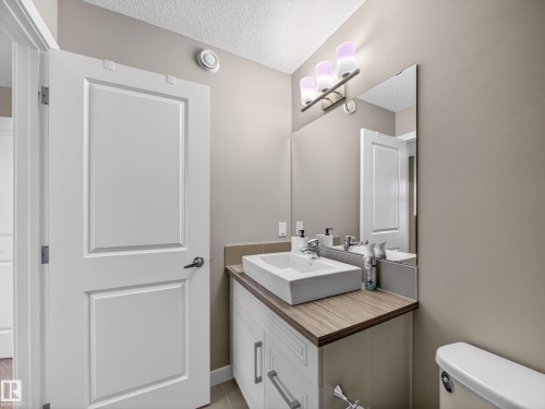 728 Secord Boulevard, Edmonton, AB - Indoor Photo Showing Bathroom