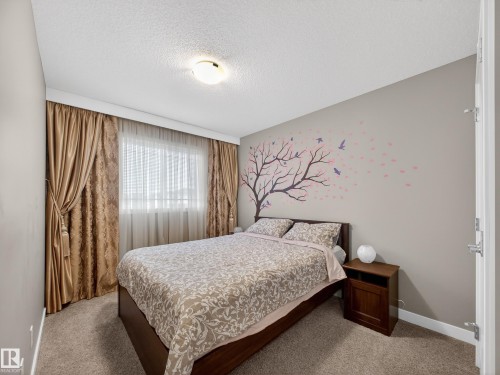 728 Secord Boulevard, Edmonton, AB - Indoor Photo Showing Bedroom
