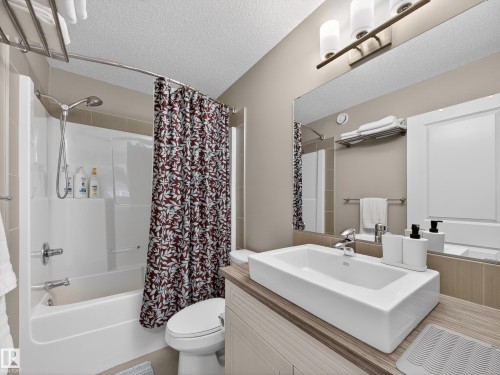 728 Secord Boulevard, Edmonton, AB - Indoor Photo Showing Bathroom