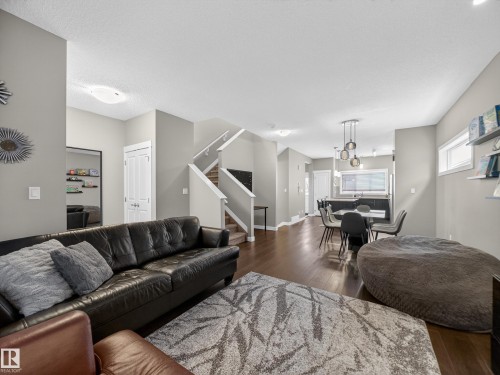 728 Secord Boulevard, Edmonton, AB - Indoor Photo Showing Living Room
