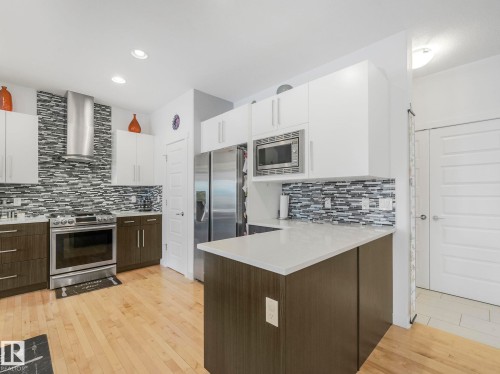 22522 98A Avenue, Edmonton, AB - Indoor Photo Showing Kitchen With Upgraded Kitchen