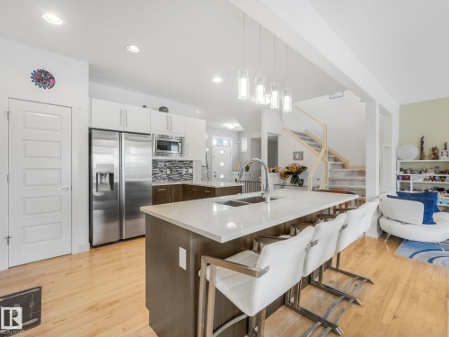 22522 98A Avenue, Edmonton, AB - Indoor Photo Showing Kitchen With Double Sink With Upgraded Kitchen