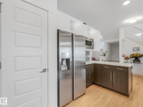 22522 98A Avenue, Edmonton, AB - Indoor Photo Showing Kitchen