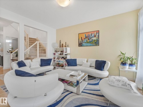 22522 98A Avenue, Edmonton, AB - Indoor Photo Showing Living Room