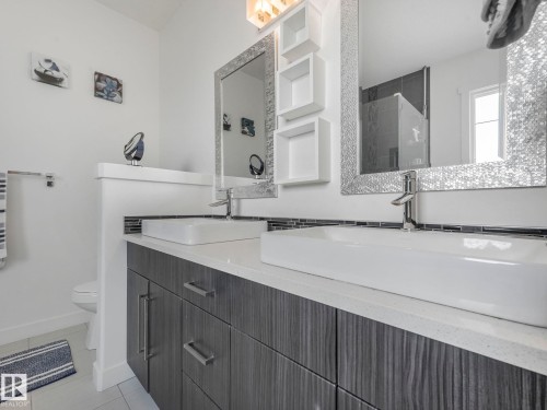22522 98A Avenue, Edmonton, AB - Indoor Photo Showing Bathroom
