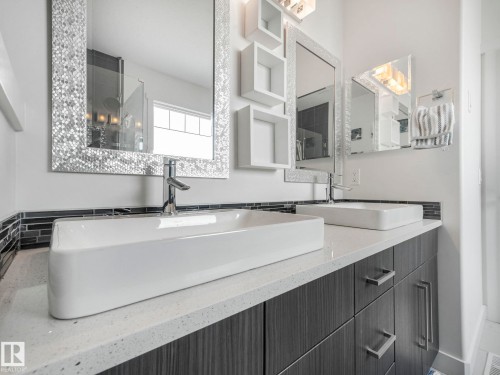 22522 98A Avenue, Edmonton, AB - Indoor Photo Showing Bathroom