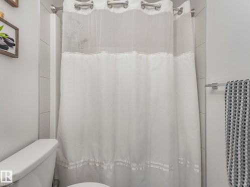 22522 98A Avenue, Edmonton, AB - Indoor Photo Showing Bathroom