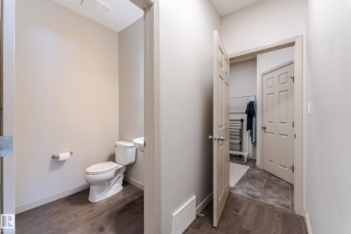 1945 Ainslie Link, Edmonton, AB - Indoor Photo Showing Bathroom