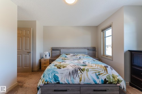 1945 Ainslie Link, Edmonton, AB - Indoor Photo Showing Bedroom