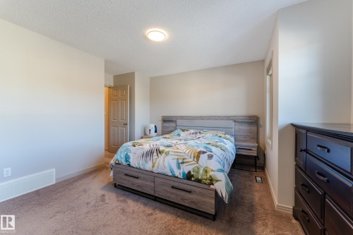 1945 Ainslie Link, Edmonton, AB - Indoor Photo Showing Bedroom