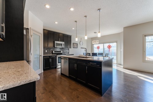 1945 Ainslie Link, Edmonton, AB - Indoor Photo Showing Kitchen With Upgraded Kitchen