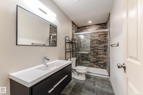 1945 Ainslie Link, Edmonton, AB - Indoor Photo Showing Bathroom