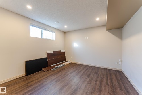 1945 Ainslie Link, Edmonton, AB - Indoor