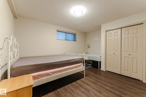 1945 Ainslie Link, Edmonton, AB - Indoor Photo Showing Bedroom