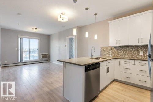 304 812 Welsh Drive, Edmonton, AB - Indoor Photo Showing Kitchen With Upgraded Kitchen
