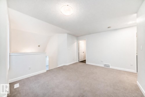2282 Chokecherry Close Close, Edmonton, AB - Indoor Photo Showing Other Room