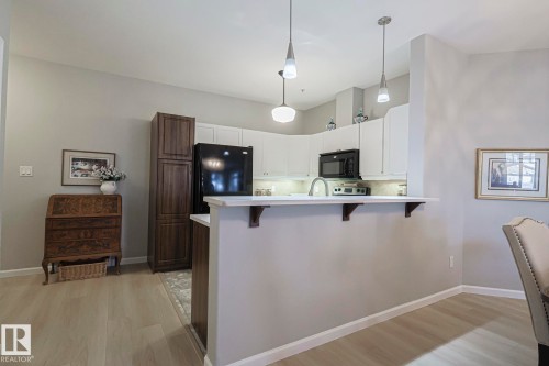 105 2503 Hanna Crescent, Edmonton, AB - Indoor Photo Showing Kitchen