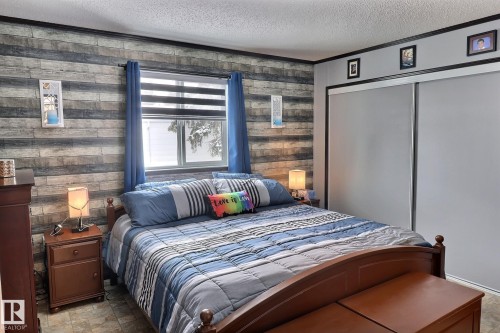 307 Evergreen Park, Edmonton, AB - Indoor Photo Showing Bedroom