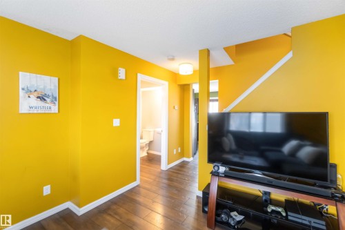 20 1404 Hermitage Road, Edmonton, AB - Indoor