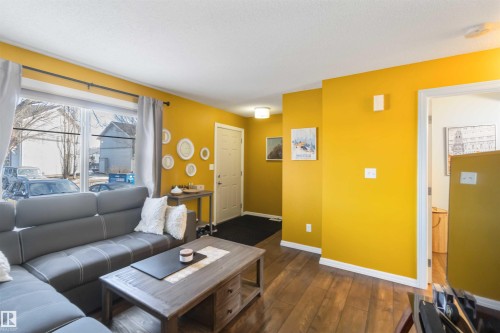 20 1404 Hermitage Road, Edmonton, AB - Indoor Photo Showing Living Room