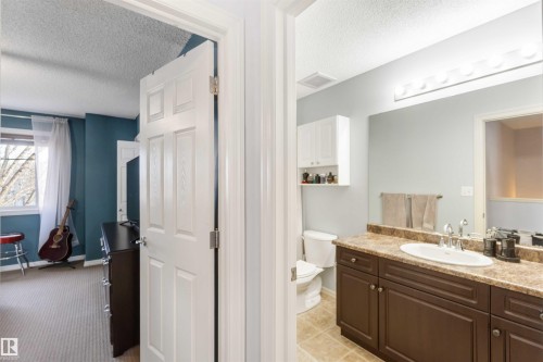 20 1404 Hermitage Road, Edmonton, AB - Indoor Photo Showing Bathroom