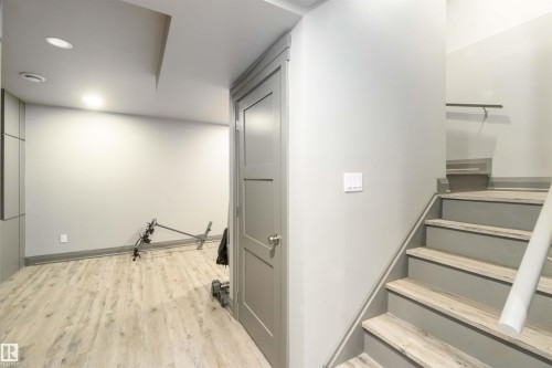 20 1404 Hermitage Road, Edmonton, AB - Indoor Photo Showing Other Room