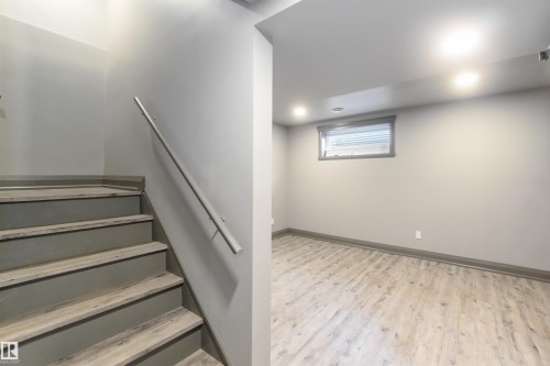 20 1404 Hermitage Road, Edmonton, AB - Indoor