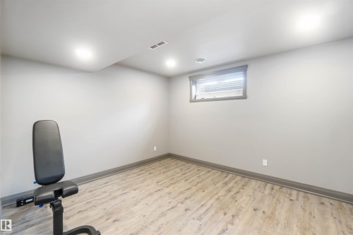 20 1404 Hermitage Road, Edmonton, AB - Indoor