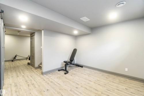 20 1404 Hermitage Road, Edmonton, AB - Indoor