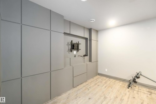 20 1404 Hermitage Road, Edmonton, AB - Indoor Photo Showing Other Room