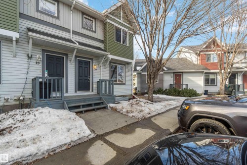 20 1404 Hermitage Road, Edmonton, AB - Outdoor With Facade