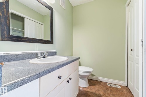 4927 19 Avenue, Edmonton, AB - Indoor Photo Showing Bathroom